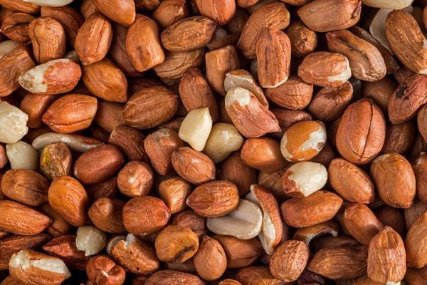 Shelled peanuts / Shutterstock